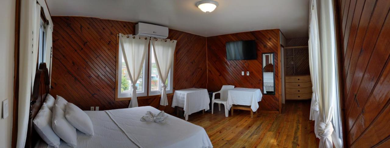 Coral View Beach Resort Utila Exterior photo