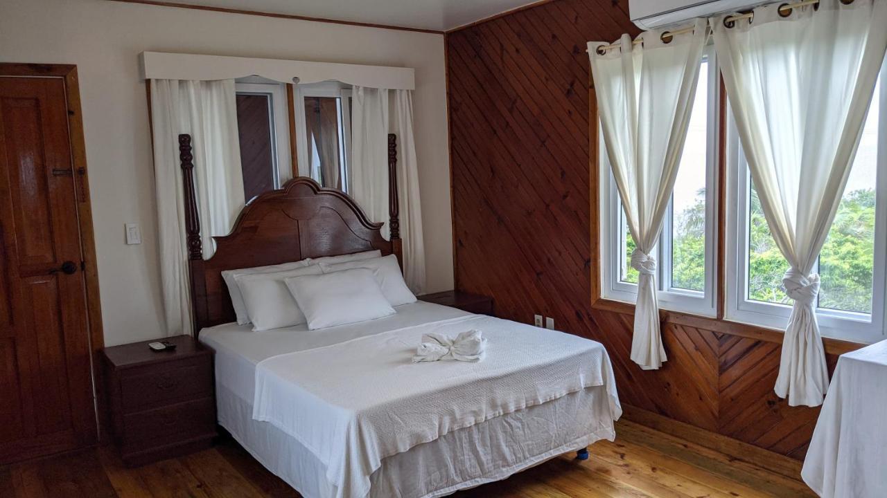 Coral View Beach Resort Utila Exterior photo