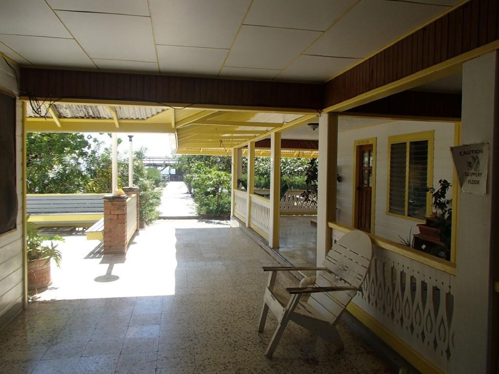 Coral View Beach Resort Utila Exterior photo